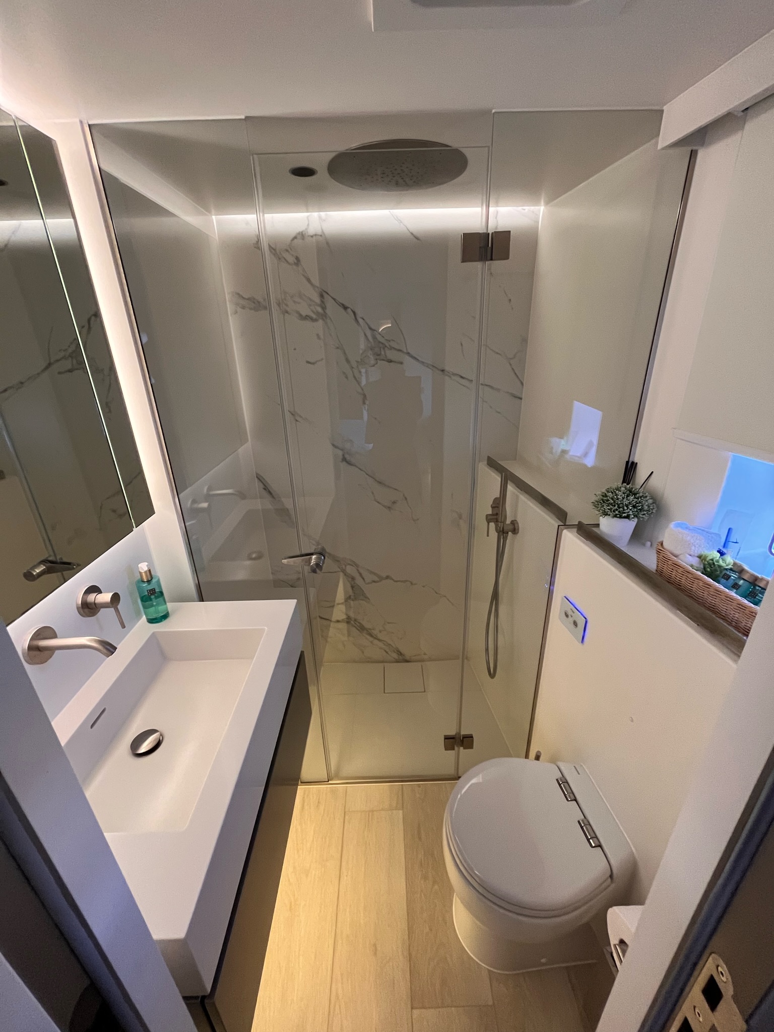 29 yolo bathroom 2
